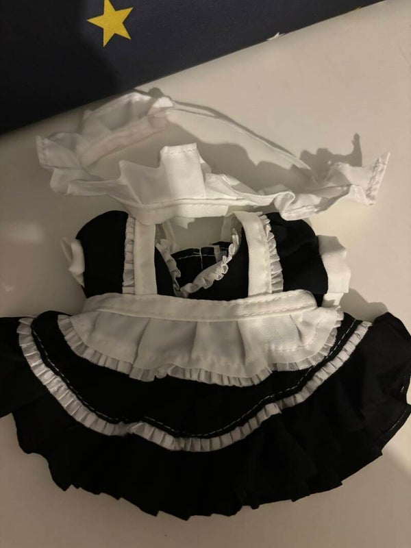 Schwarzes Maid Kostüm mit Schürze