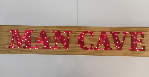 Mancave in rode epoxy met ledverlichting