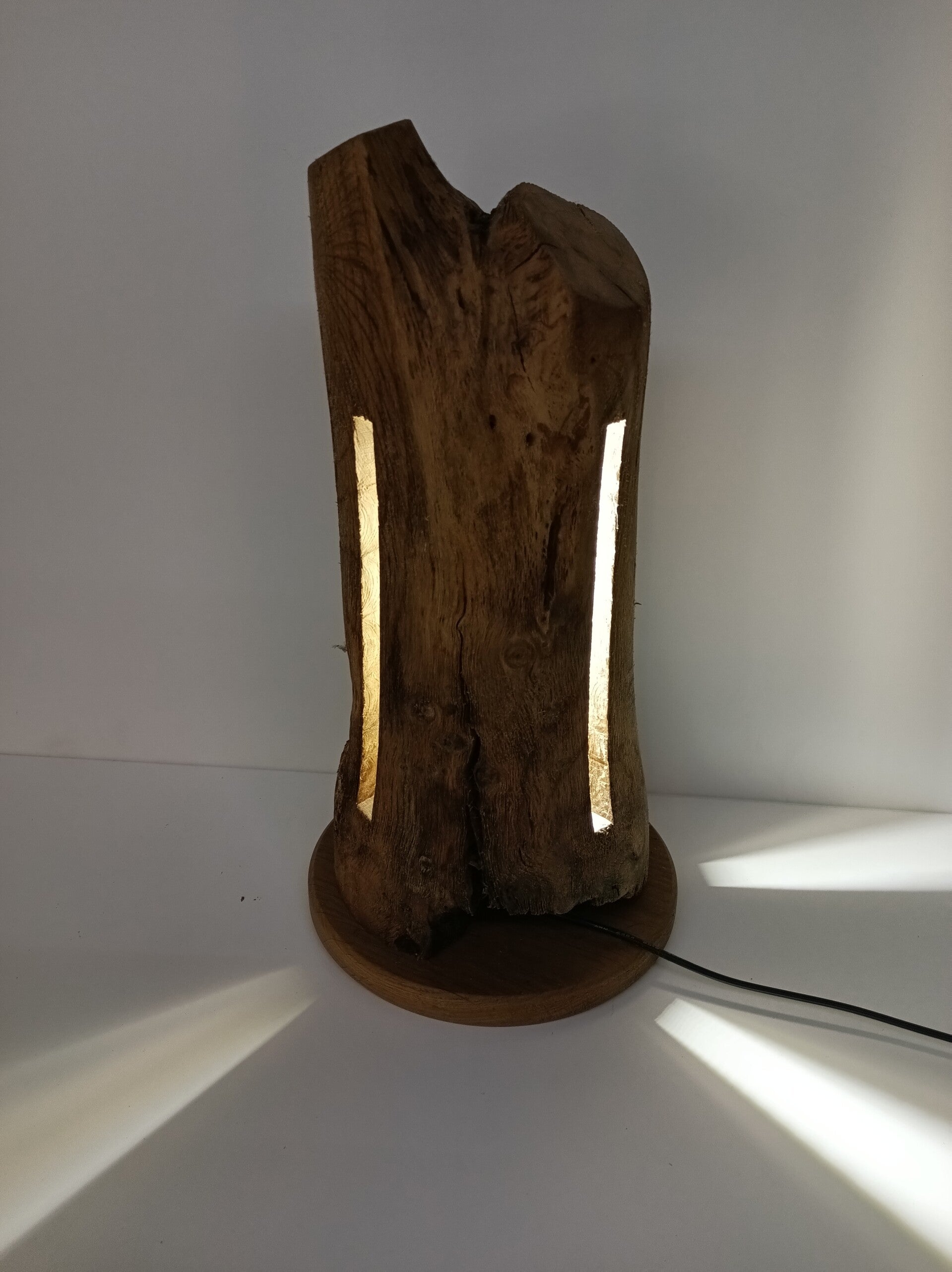 Sfeerlamp in eik met rechte gaten
