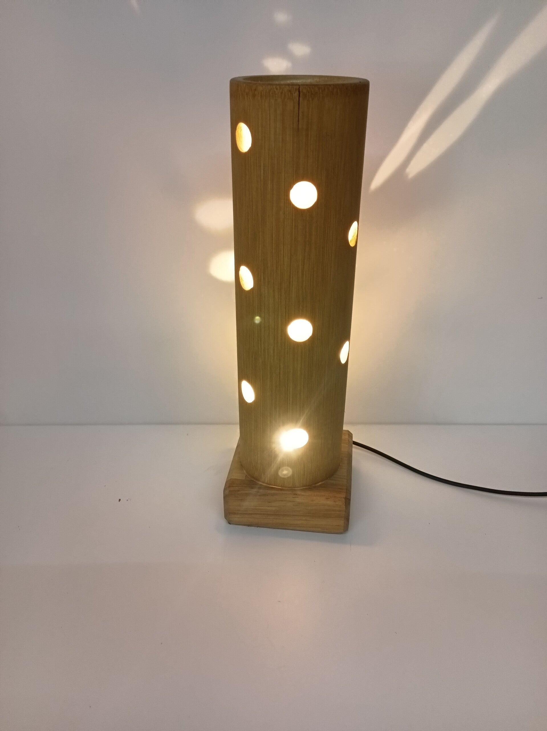 Sfeerlamp in bamboe met ronde gaten