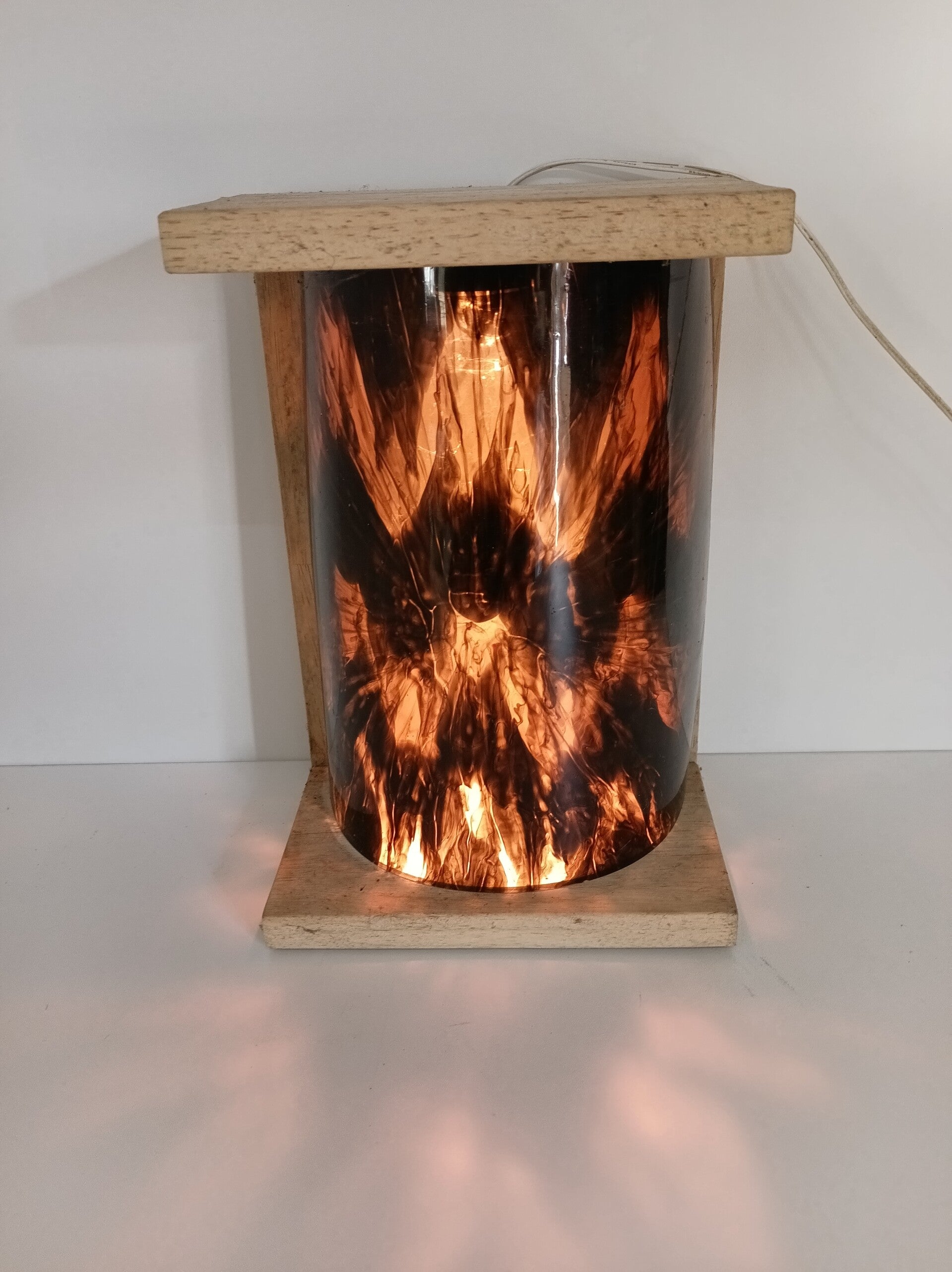 Sfeerlamp in epoxy rood/zwart