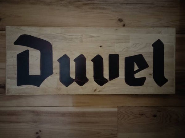 Logo Duvel in zwarte epoxy