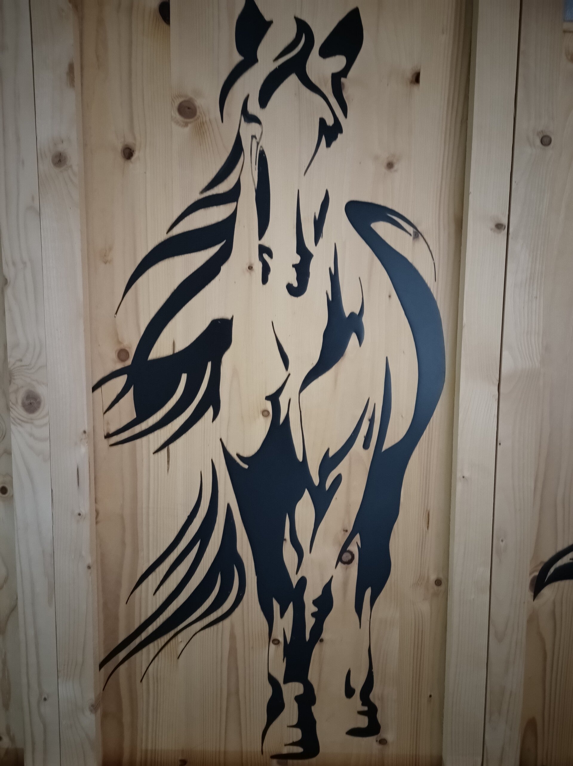 Paard in zwarte epoxy
