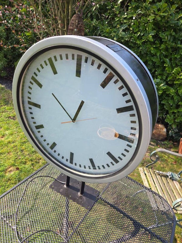 Originele dubbelzijdige stationsklok