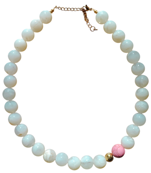 Ketting grote kraal - wit met roze accent