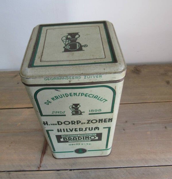 Nr: 64. Grote Kruiden blik van Dorp en Zonen.