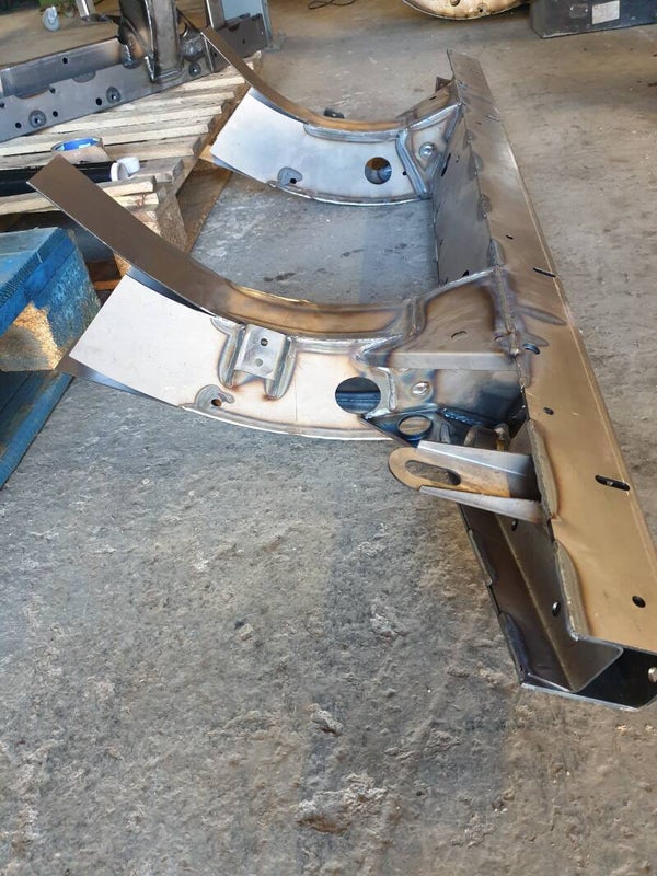 Landrover Defender 110 TD5 rear replacement cross member with 15" extensions RCP-37