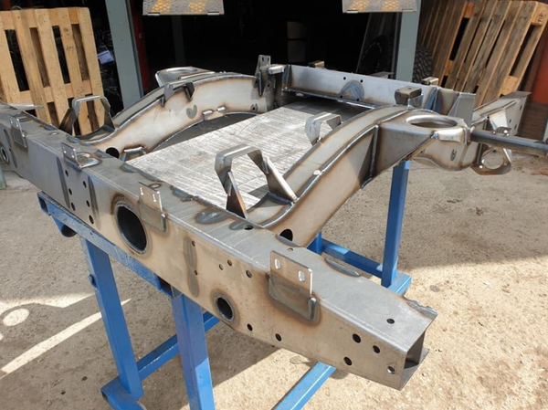 Landrover Defender 90 early rear replacement 1/2 chassis goes up to just short of the gear box mounts RCP - 61