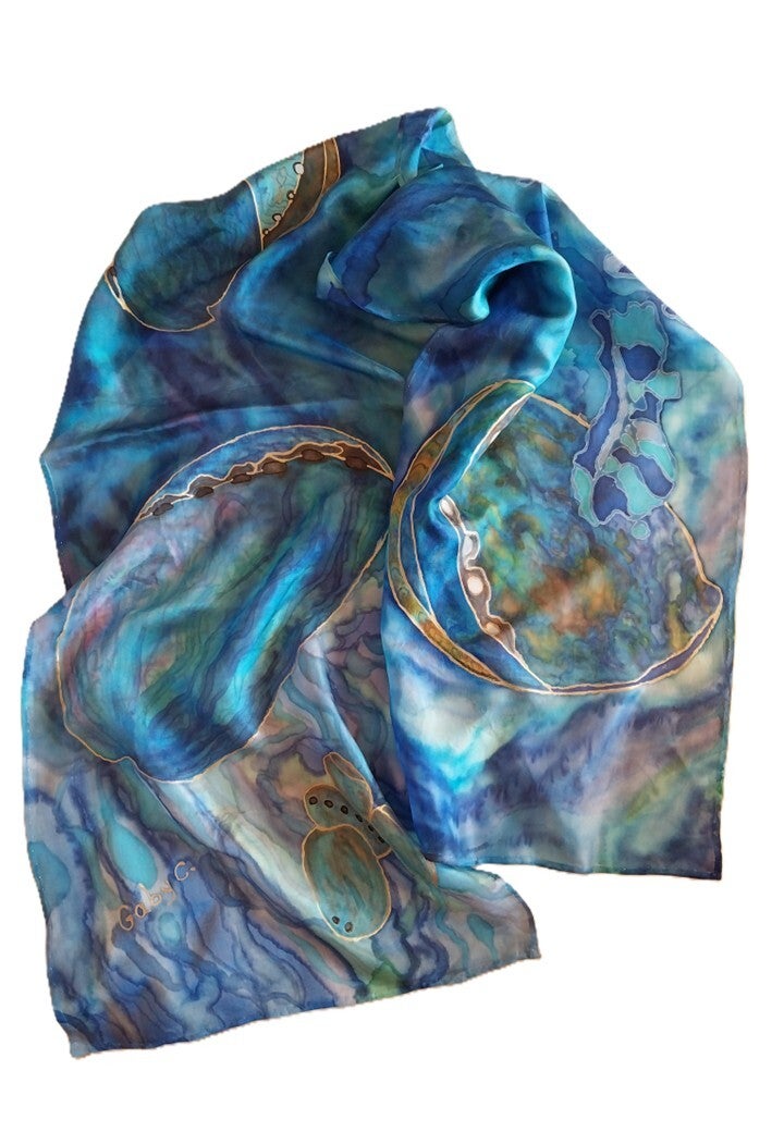 Pāua Shells with Gold Scarf — Medium (32 x 163 cm)