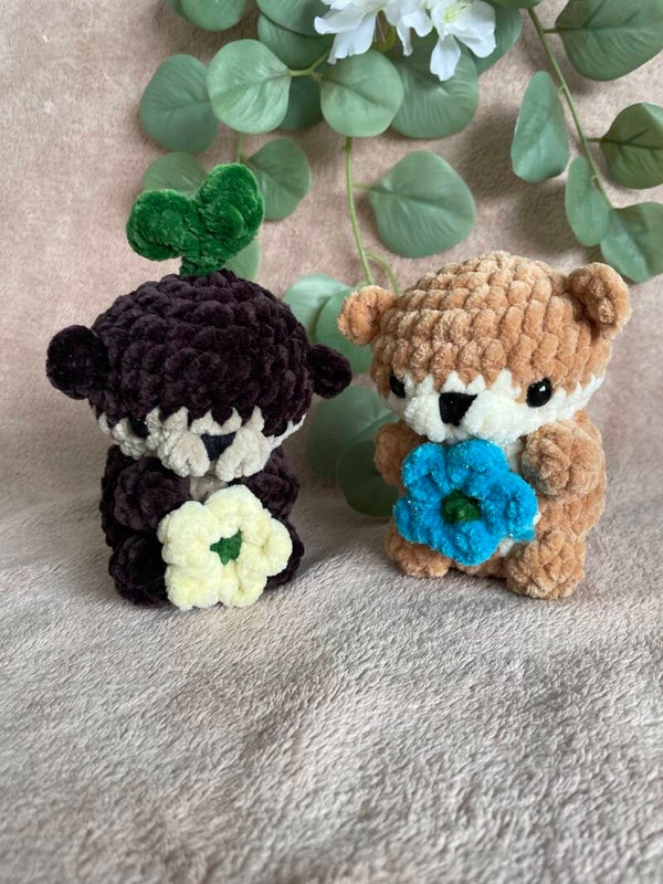 Otterbaby mit Blume