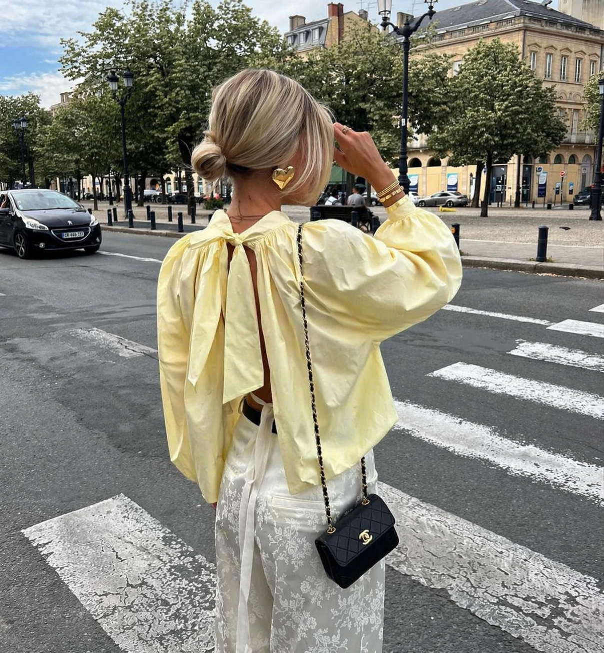 Blouse geel strik achterkant