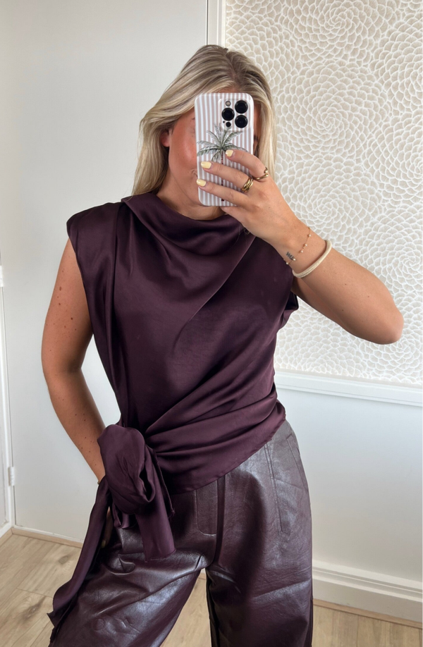 Top aubergine strik satijn