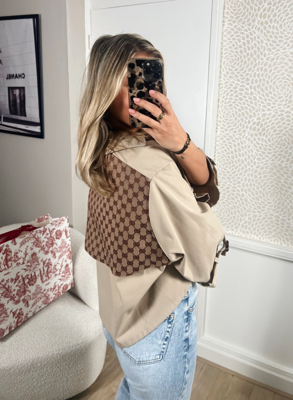 Trenchcoat/blouse Attire Amsterdam Gucci print