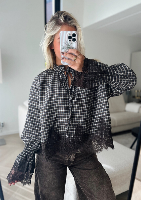 Blouse ruit bruin blauw kant
