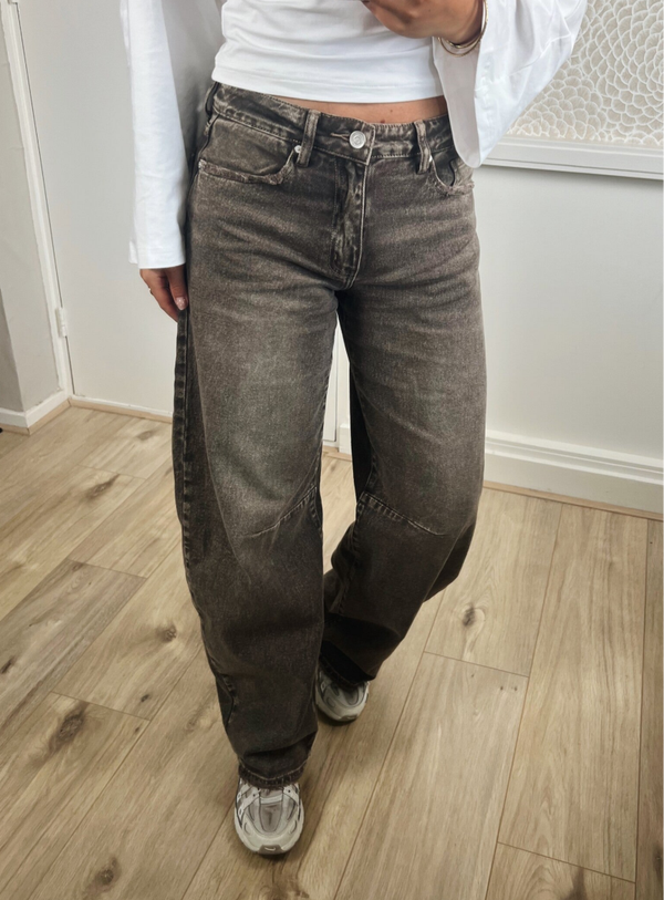 Jeans barrel fit Queen Hearts bruin