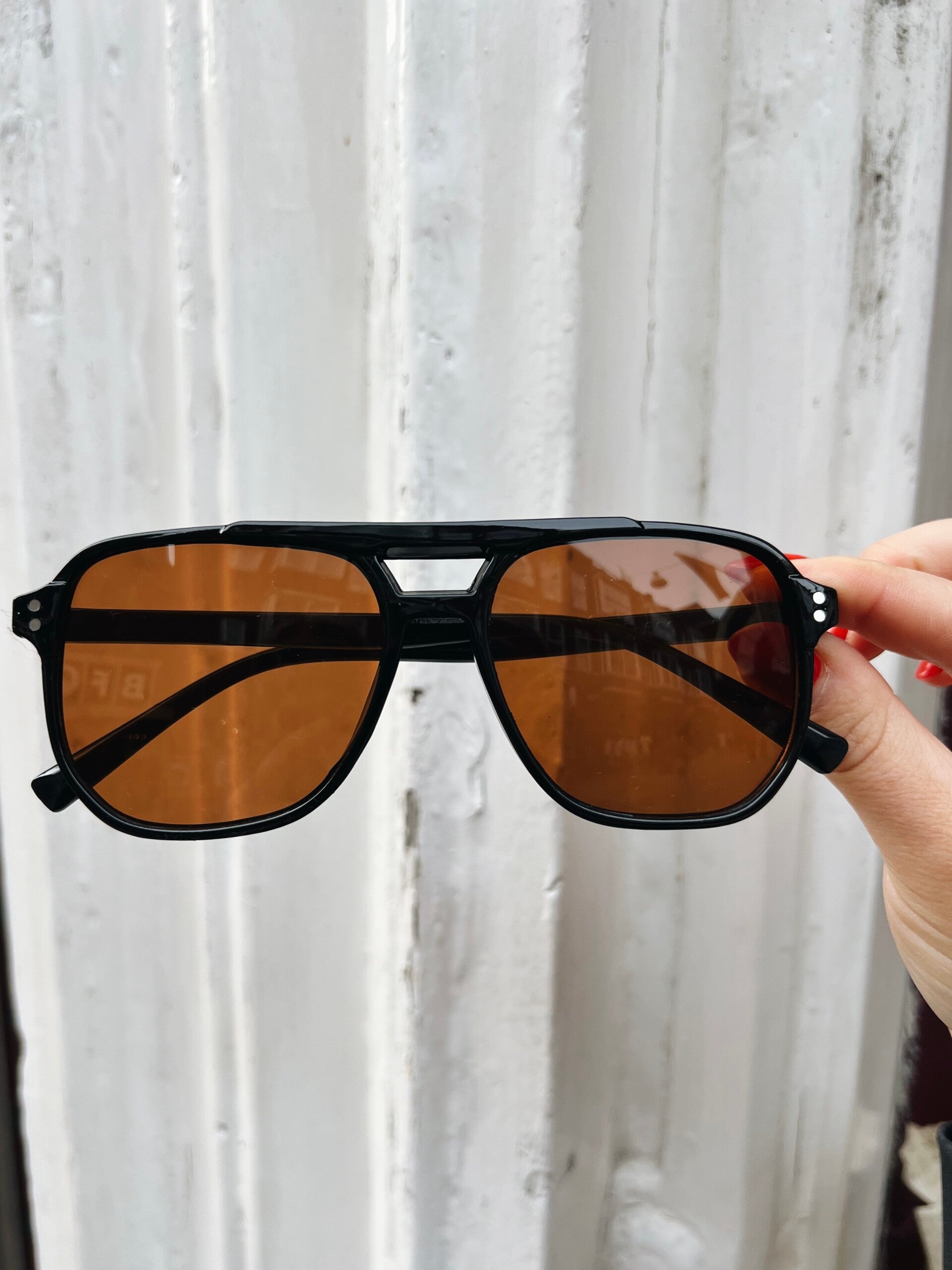 Zonnebril oversized zwart (bruin glas)