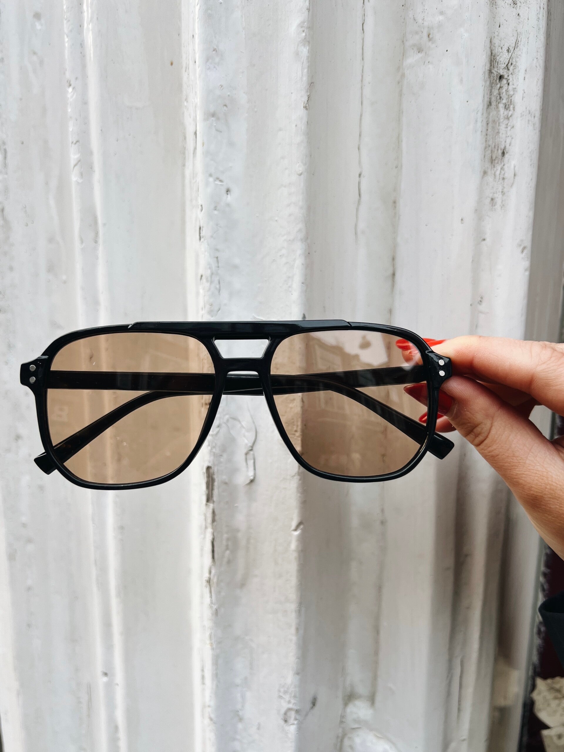 Zonnebril oversized zwart (beige glas)