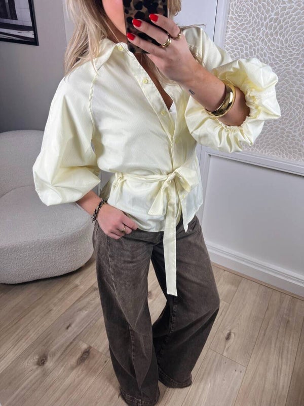 Blouse pofmouw ceintuur geel