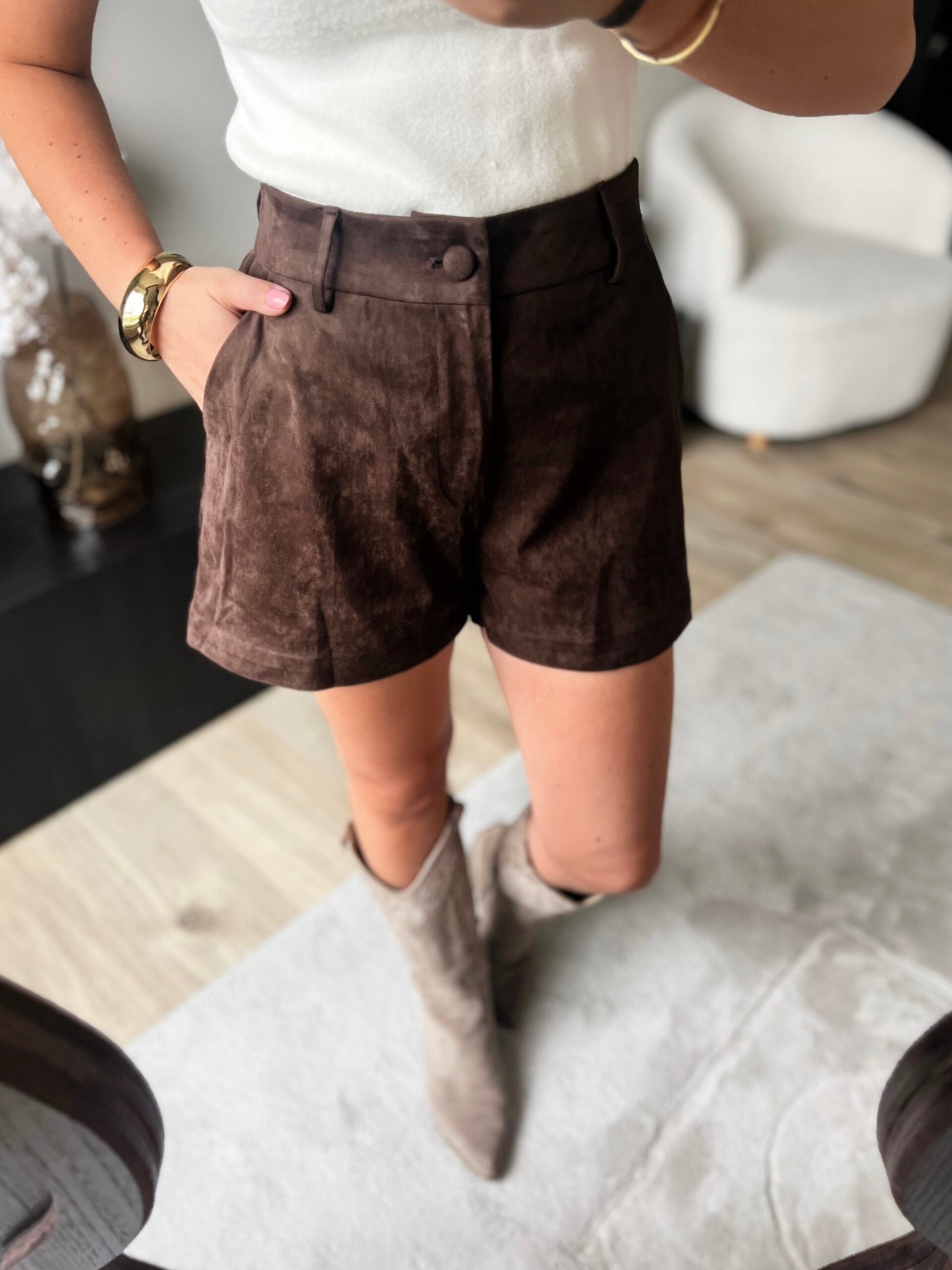 Short suede bruin