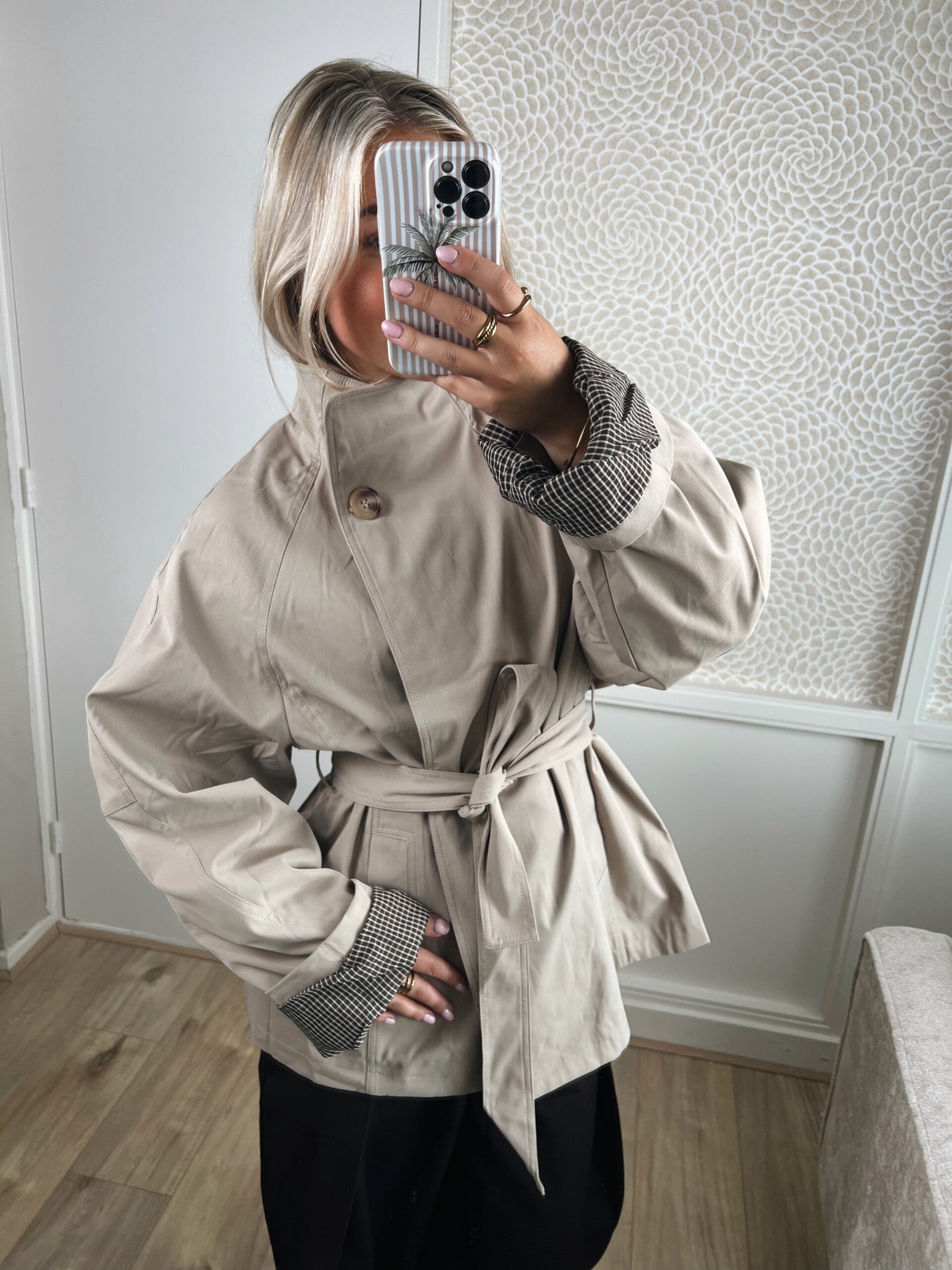 Trenchcoat ceintuur omgeslagen mouw taupe