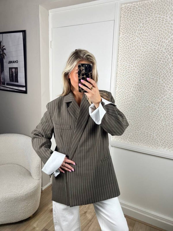 Blazer krijtstreep taupe omslag mouw