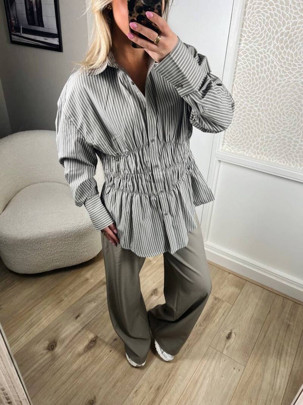 Blouse getailleerd taupe