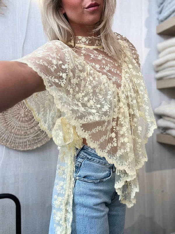 Top lace strikjes zijkant geel