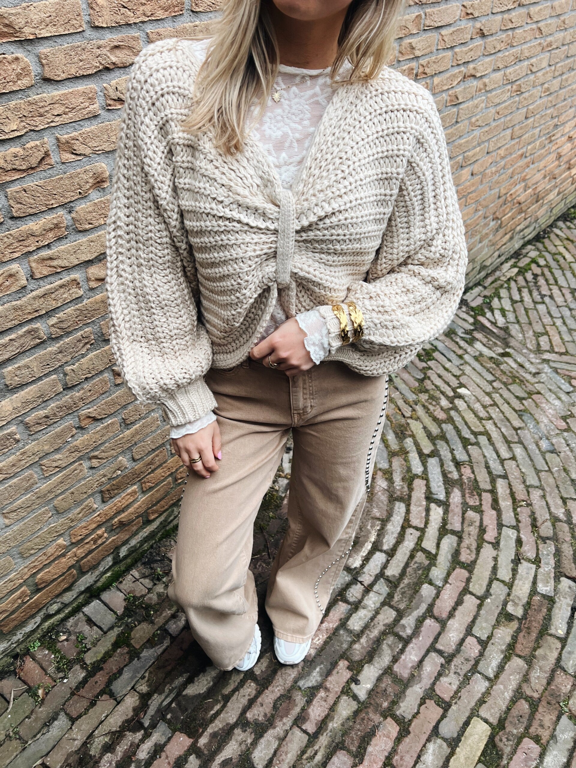 Trui knoop beige