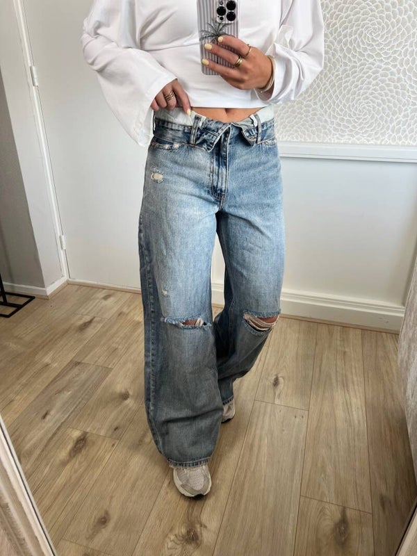 Jeans omgeslagen boord gaten