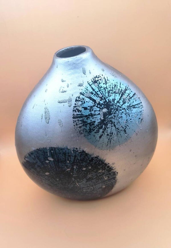 Vase peint à la main.
