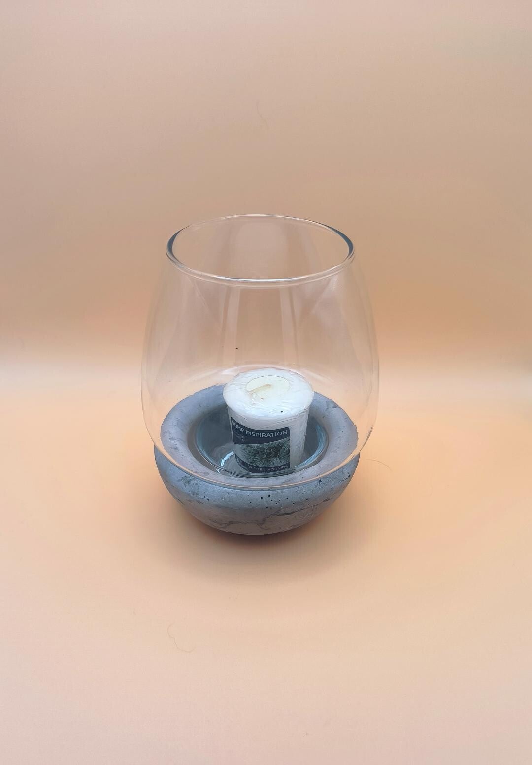 Photophore Ciment et verre arrondi.