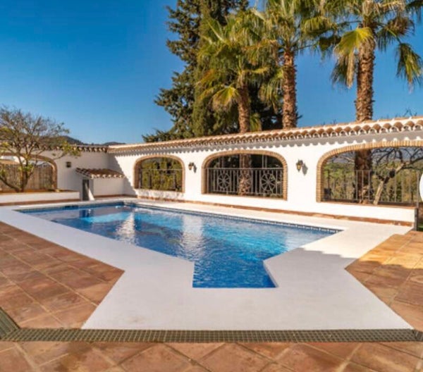 Casa Elena, Coin