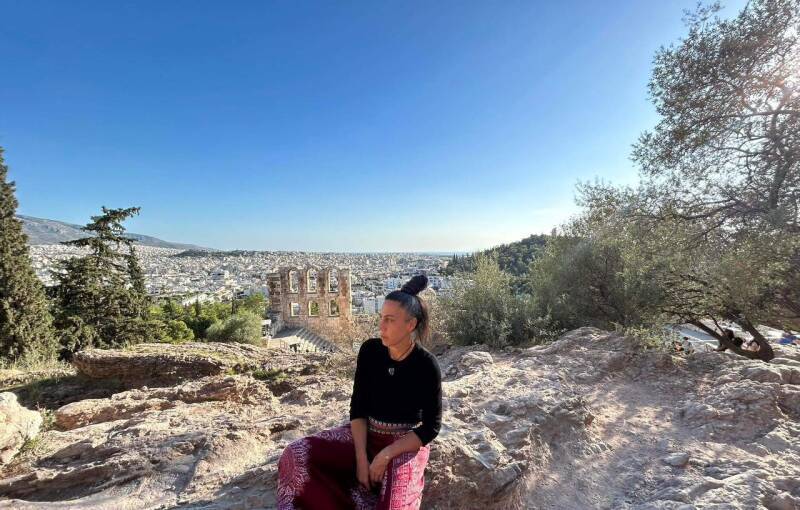 Υγεία και ευεξία με την Κέλλυ Αθανασιάδου, biohacking αρχαίος ελληνικός διαλογισμός, φυσικά θεραπευτικά βότανα, healingtravelers beyond human lab