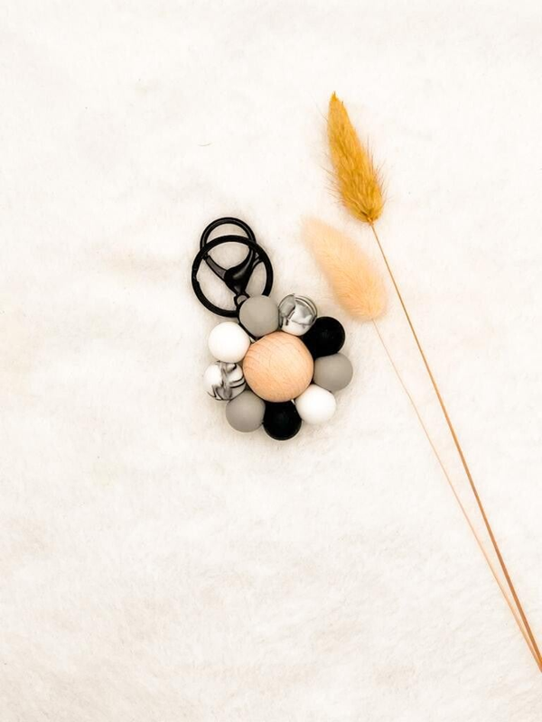 Bloem sleutelhanger | zwart | wit | grijs