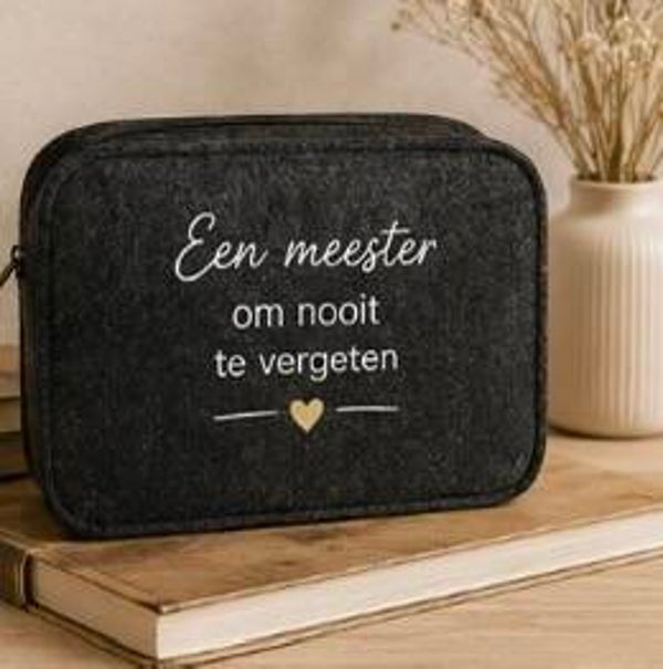 Gepersonaliseerde vilten toilettas meester