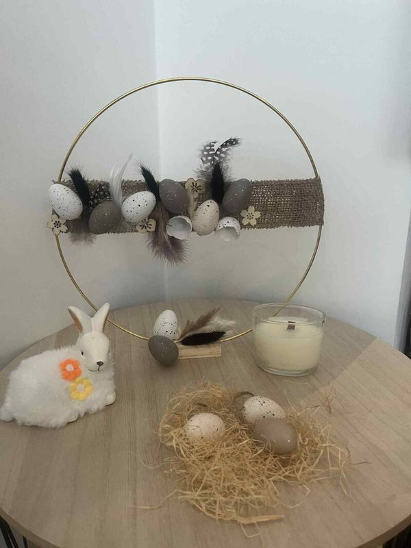 Decoratieve paasring met eieren & veren - diverse kleuren