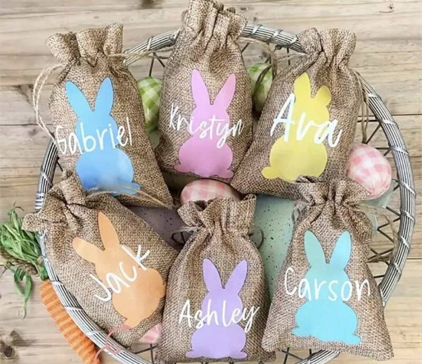 Gepersonaliseerd jute paaszakje met konijntje (diverse kleuren)