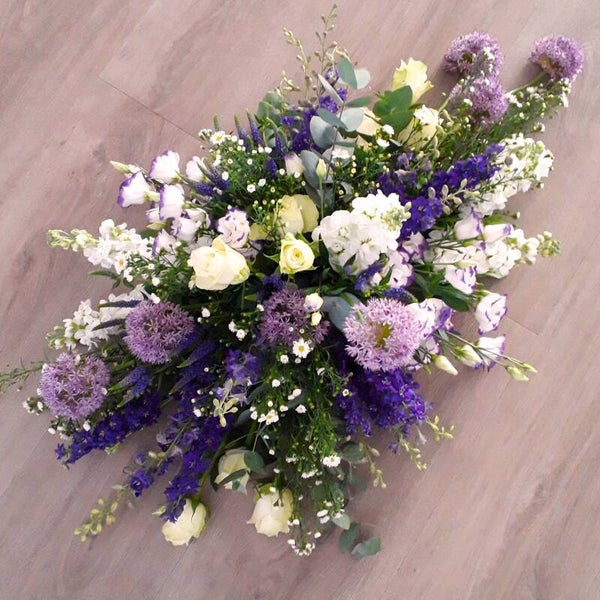 Rouwarrangement druppel (Paars, blauw, wit)