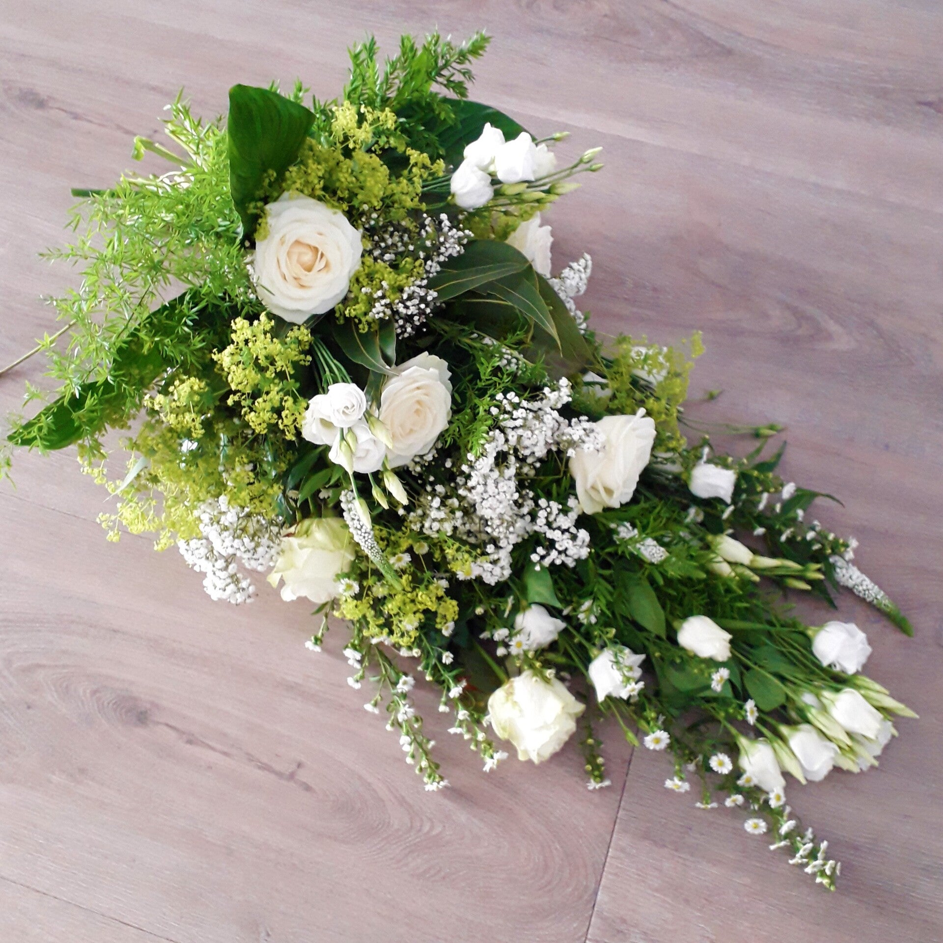 Rouwboeket I klassiek wit