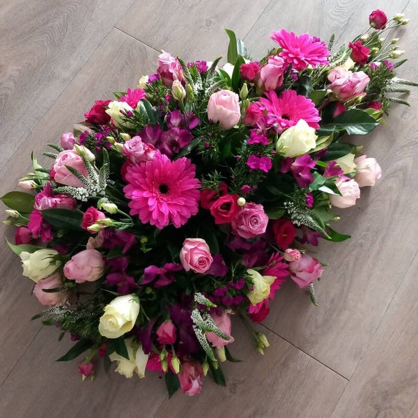 Rouwarrangement druppel (Roze en wit tinten)