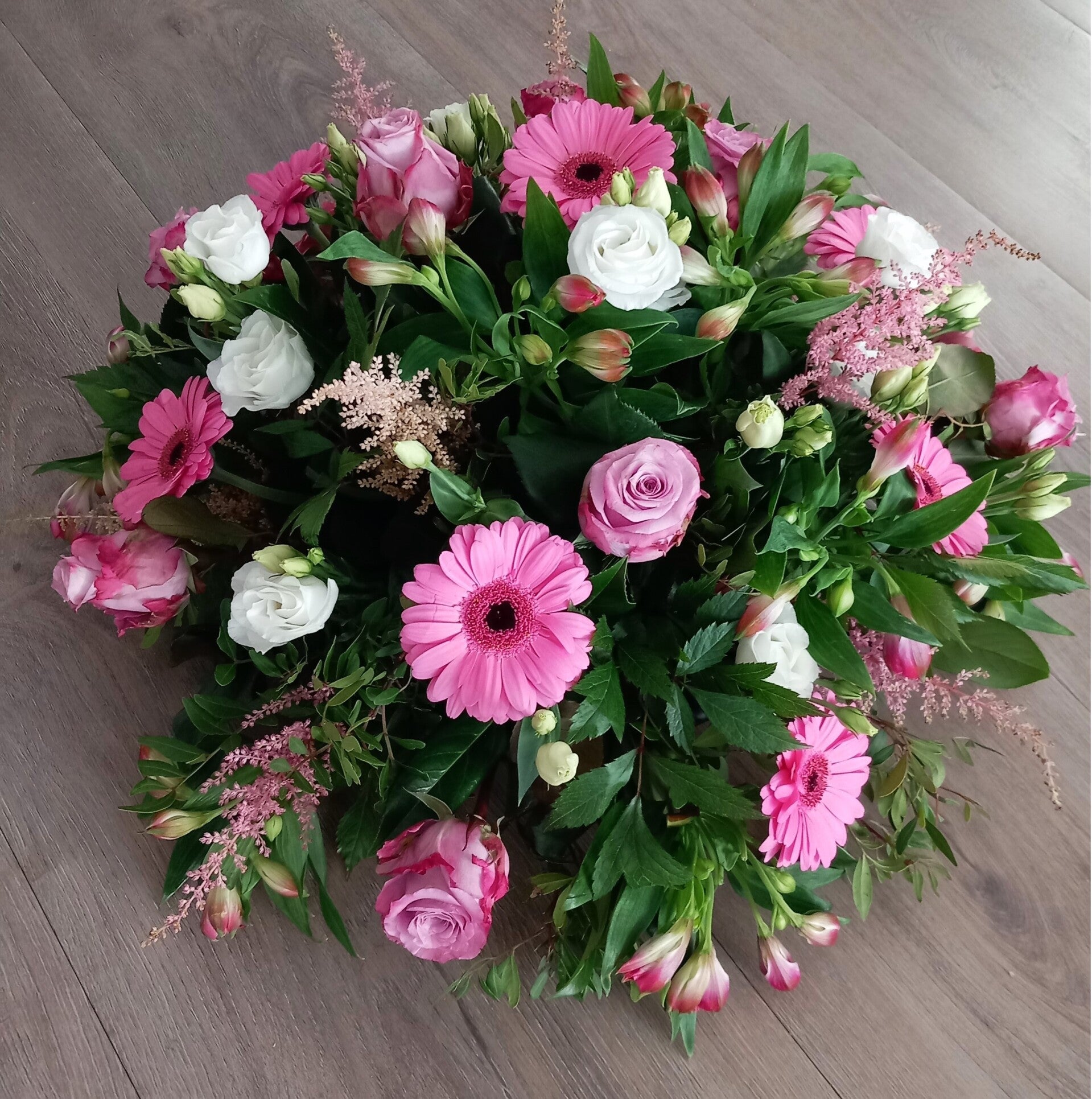 Rouwarrangement Biedermeier (Roze en wit)