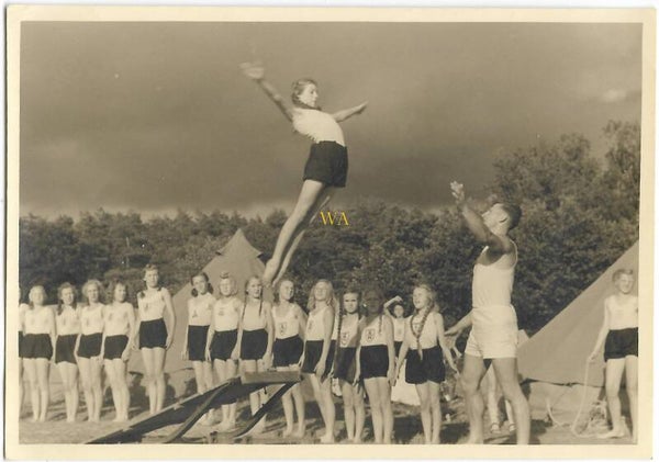 BDM-Mädels in sportdress - gymnastics
