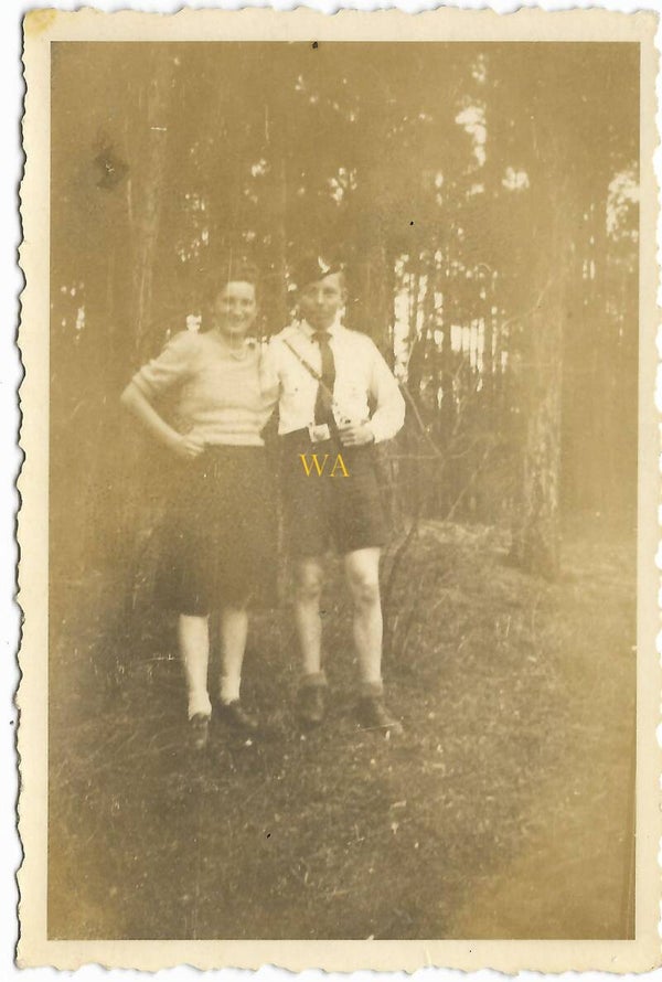 Dutch Youth Storm: with visible Karpoets in full pose.