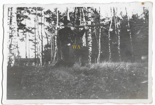 'Camp leader Ermers in firing position' NSB member.