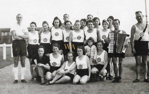 Women of the 'Deutsche Arbeitsfront' ( DAF ) in sportswear.
