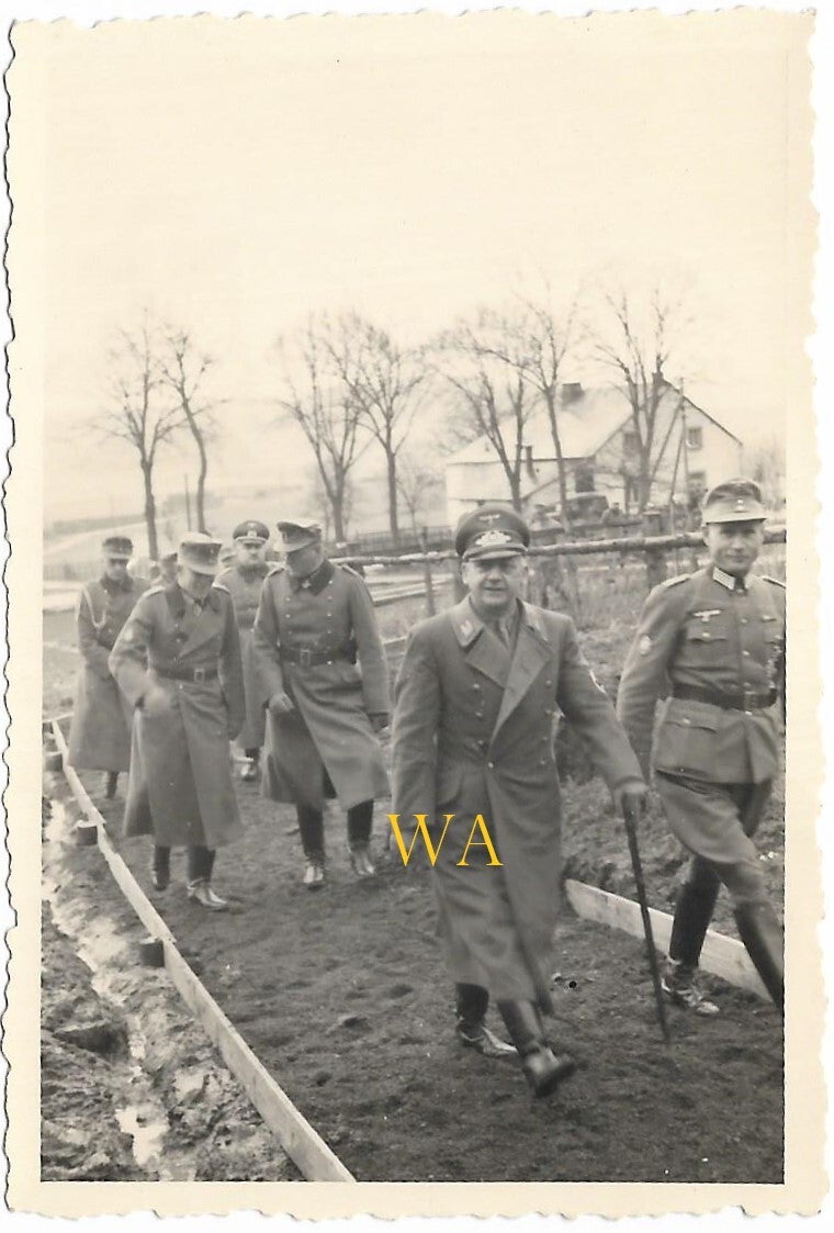 Photo of senior NSDAP members and Knight's Cross bearers including Ferdinand Schörner