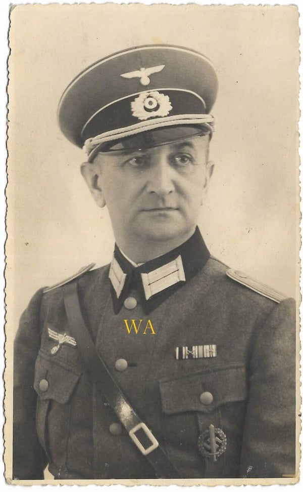 Studio portrait Wehrmacht with SA-Abzeichen and batton WW1.