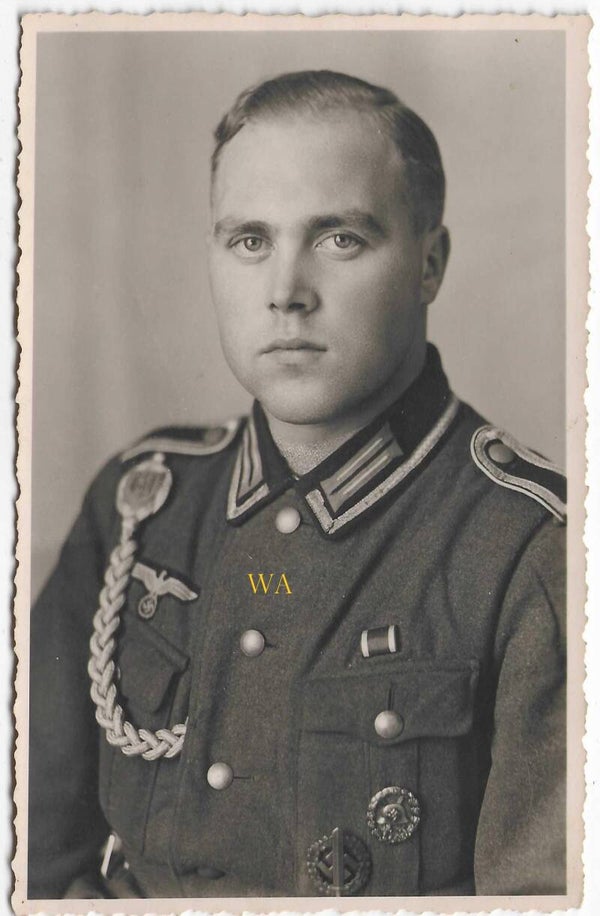 Studio portrait of a German ‘Unteroffizier der Infanterie’ with ‘Schützenschnur’ and various awards.