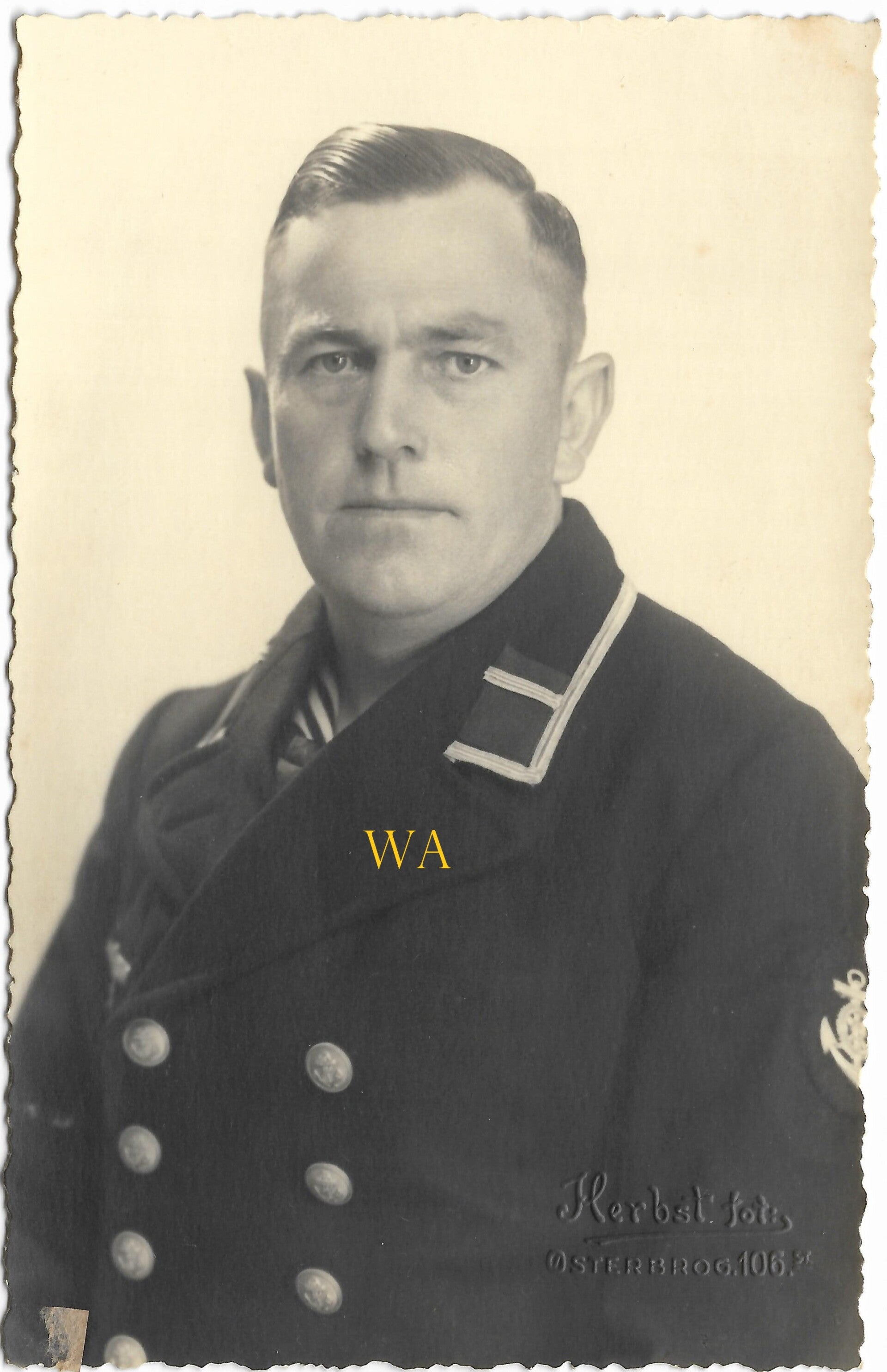 Studio portrait 'Obermaschinenbootsmann der Kriegsmarine' from Loccum.