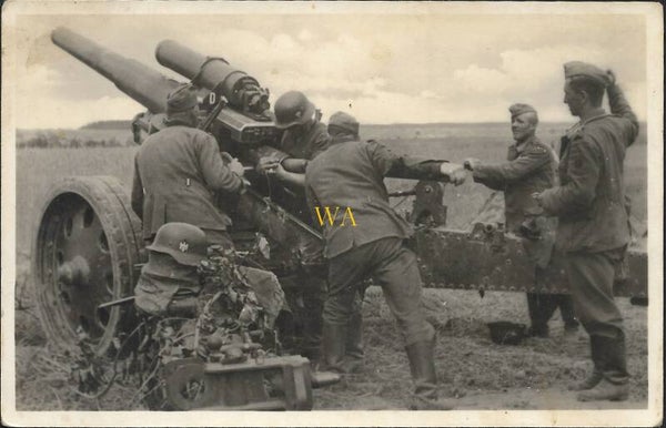 Postcard: “Heavy artillery in firing position” (Soviet Union)